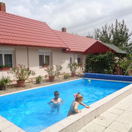 Irenke Vendeghaz Apartment Alsópáhok Exterior foto
